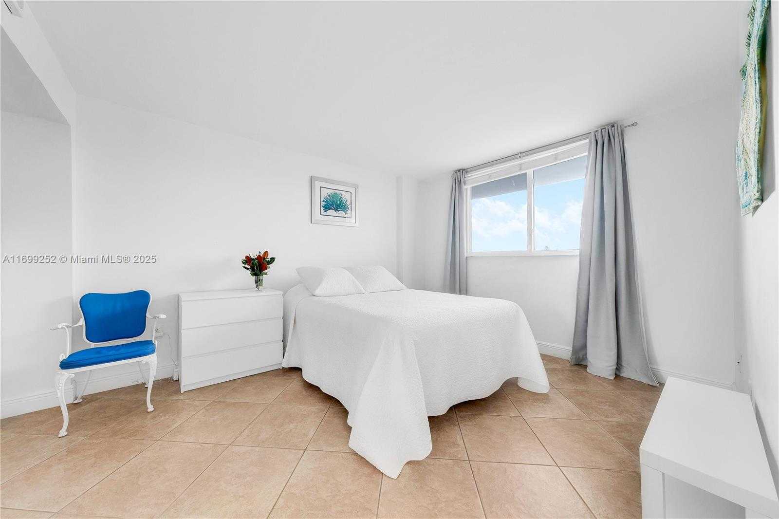 Small Image of 345 OCEAN DR #703, Miami Beach Number 14