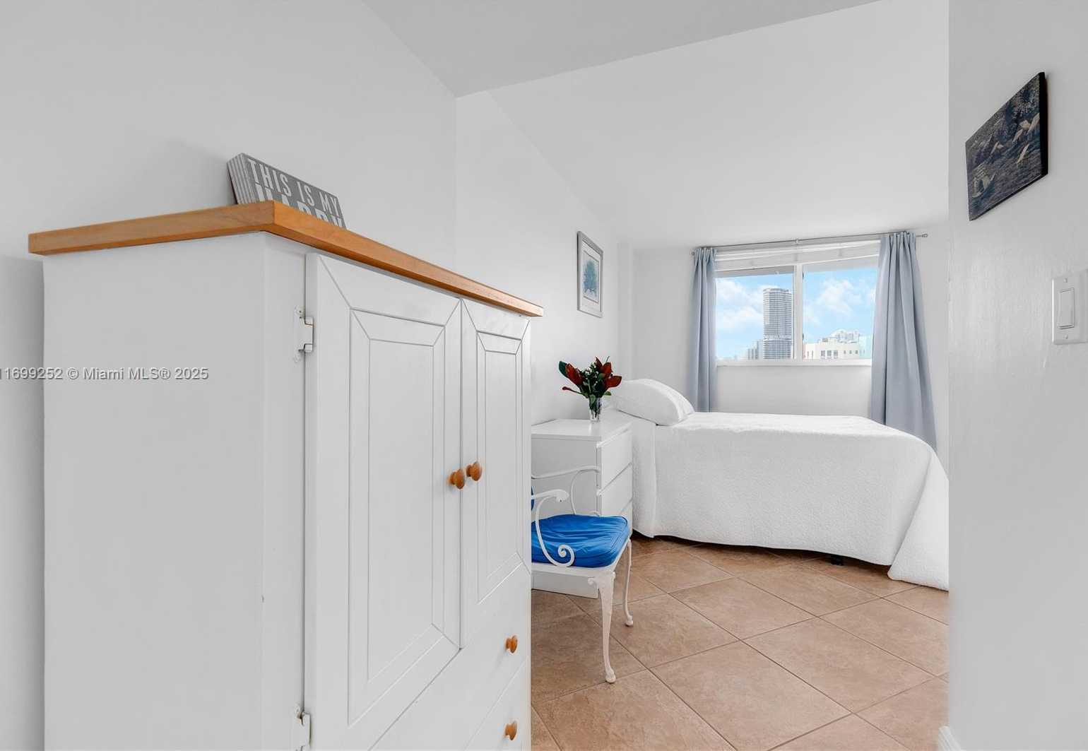 Small Image of 345 OCEAN DR #703, Miami Beach Number 16