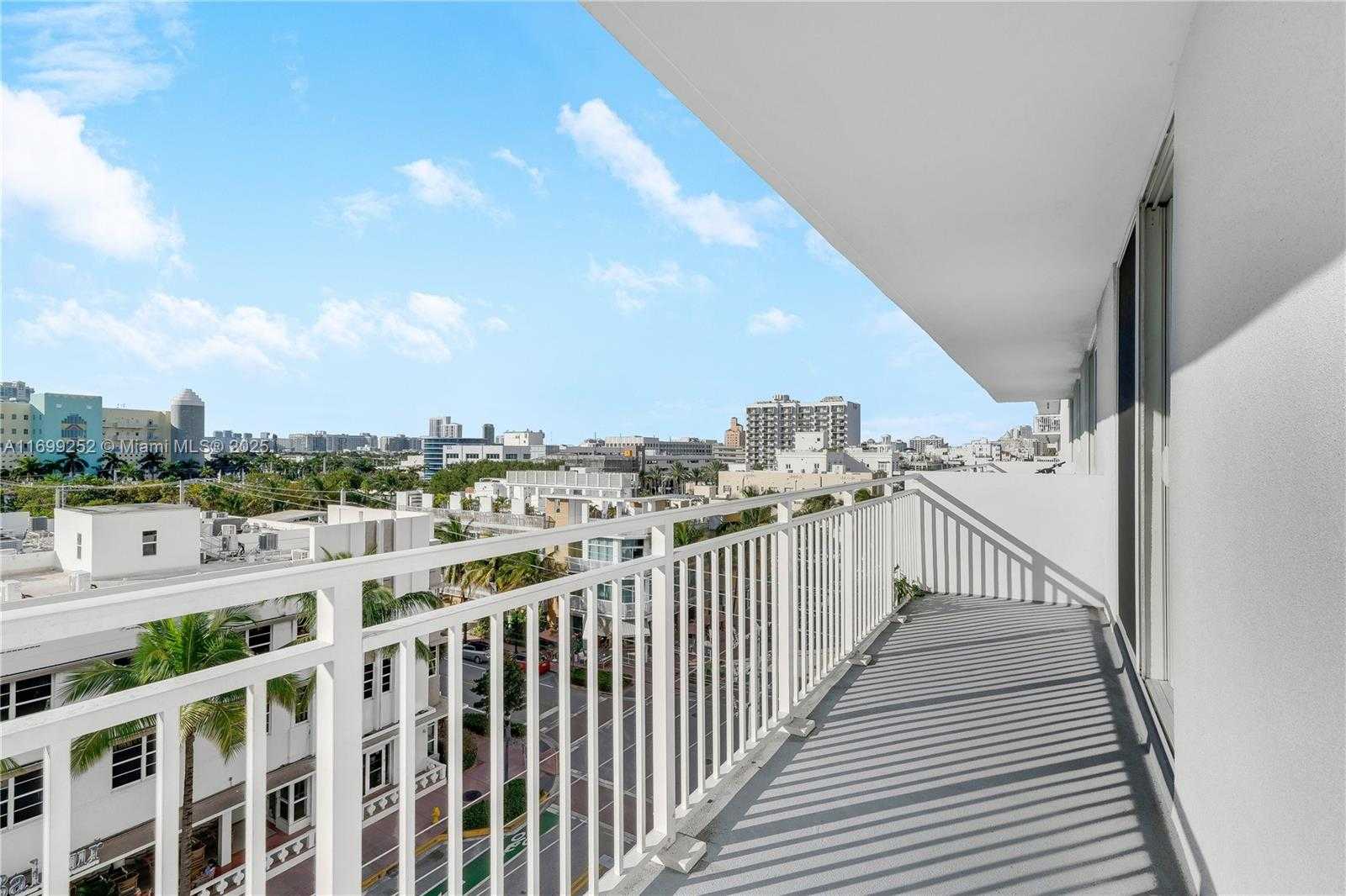 Small Image of 345 OCEAN DR #703, Miami Beach Number 20