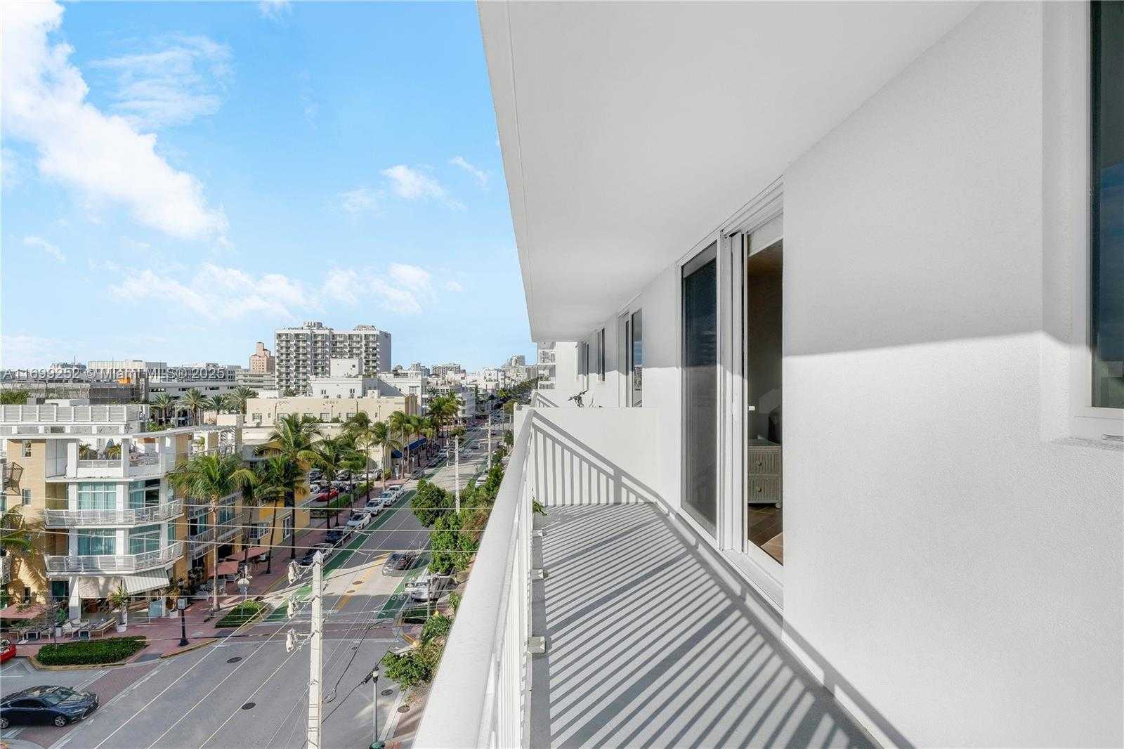 Small Image of 345 OCEAN DR #703, Miami Beach Number 21