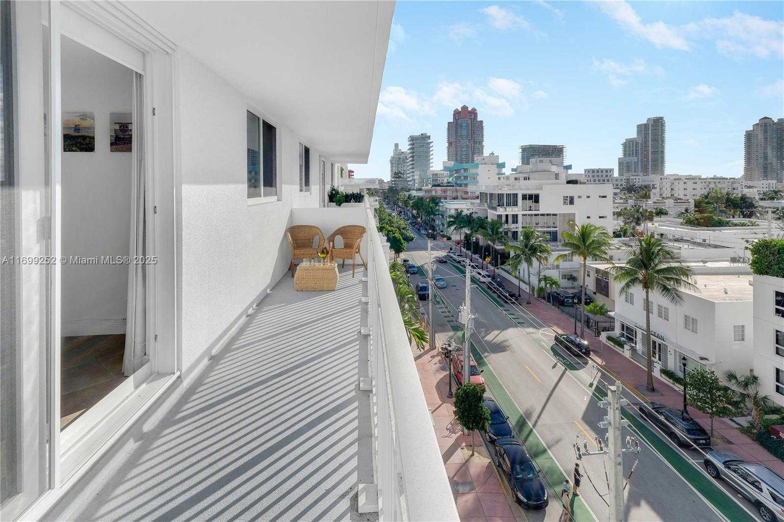 Small Image of 345 OCEAN DR #703, Miami Beach Number 22