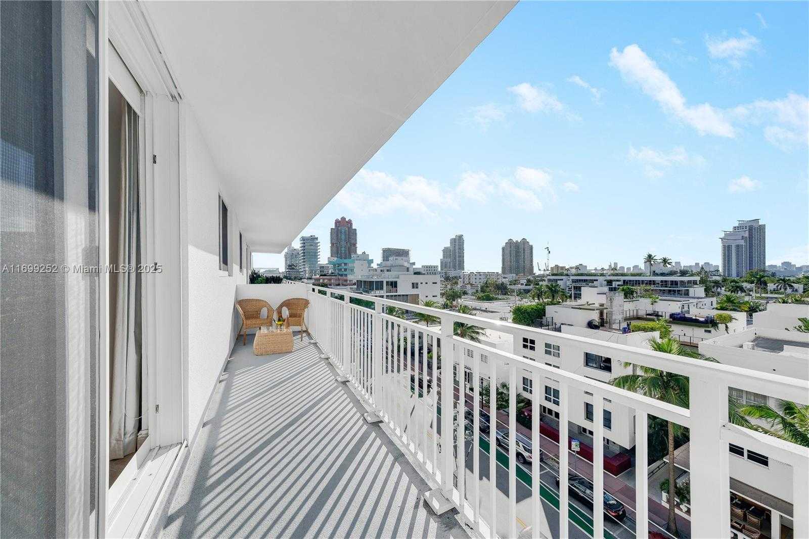 Small Image of 345 OCEAN DR #703, Miami Beach Number 3