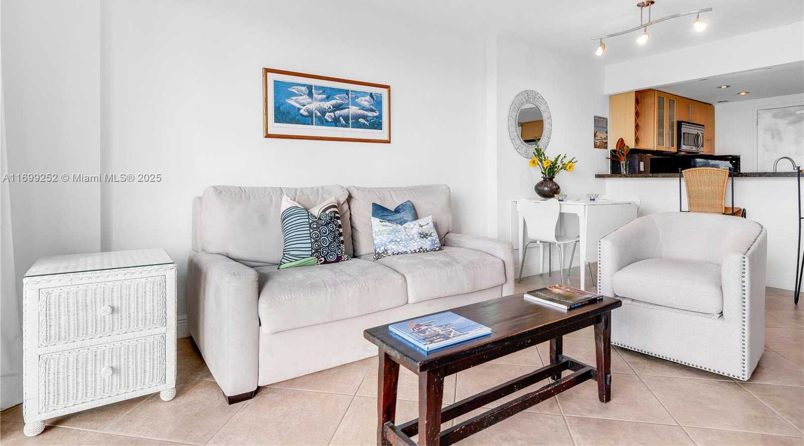 Small Image of 345 OCEAN DR #703, Miami Beach Number 5