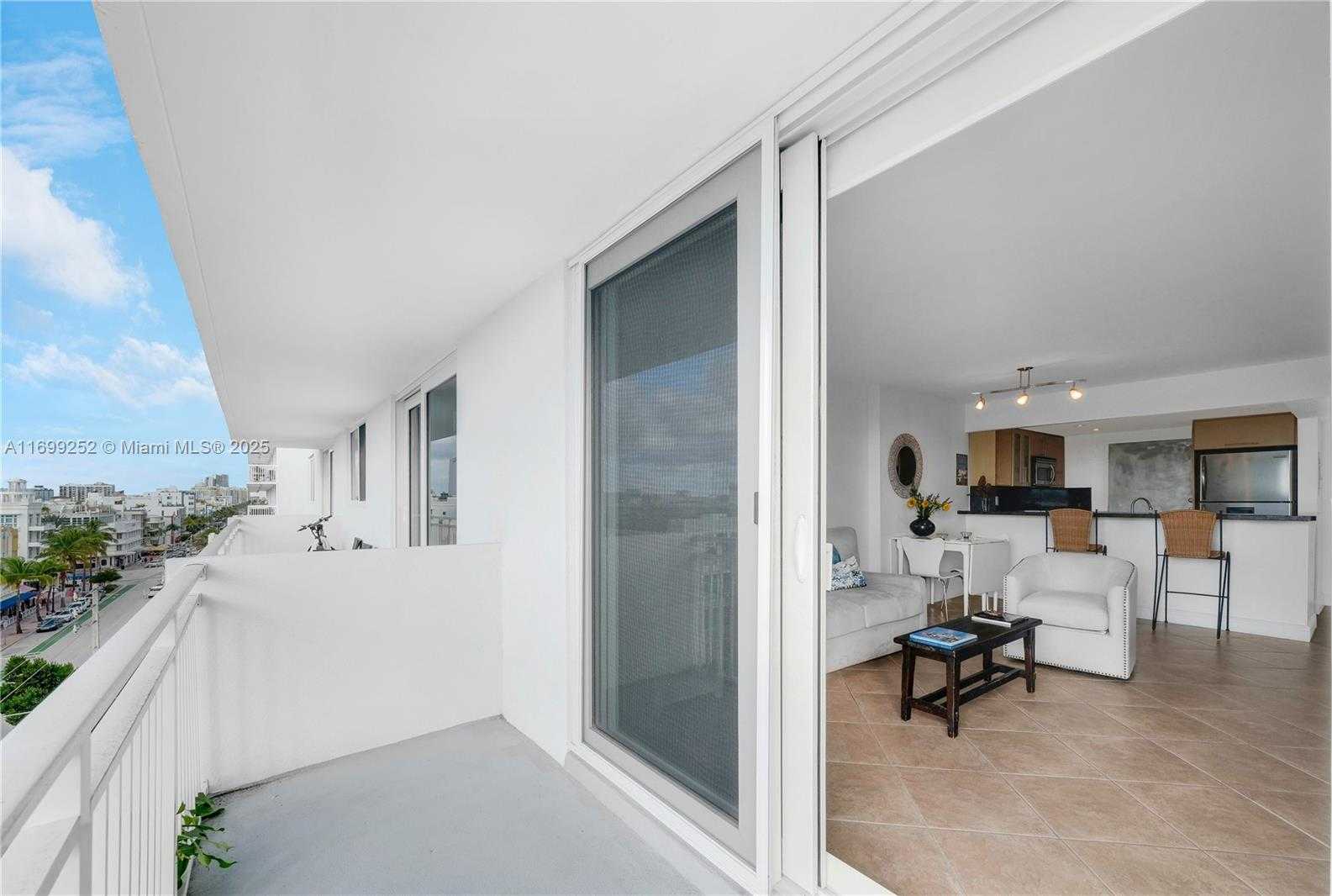 Small Image of 345 OCEAN DR #703, Miami Beach Number 7