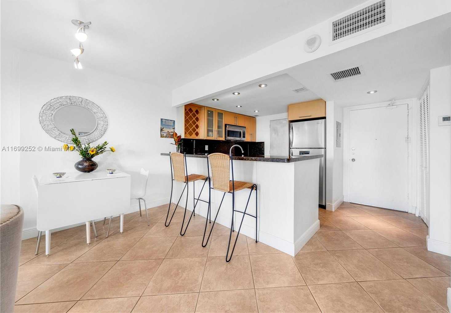 Small Image of 345 OCEAN DR #703, Miami Beach Number 8