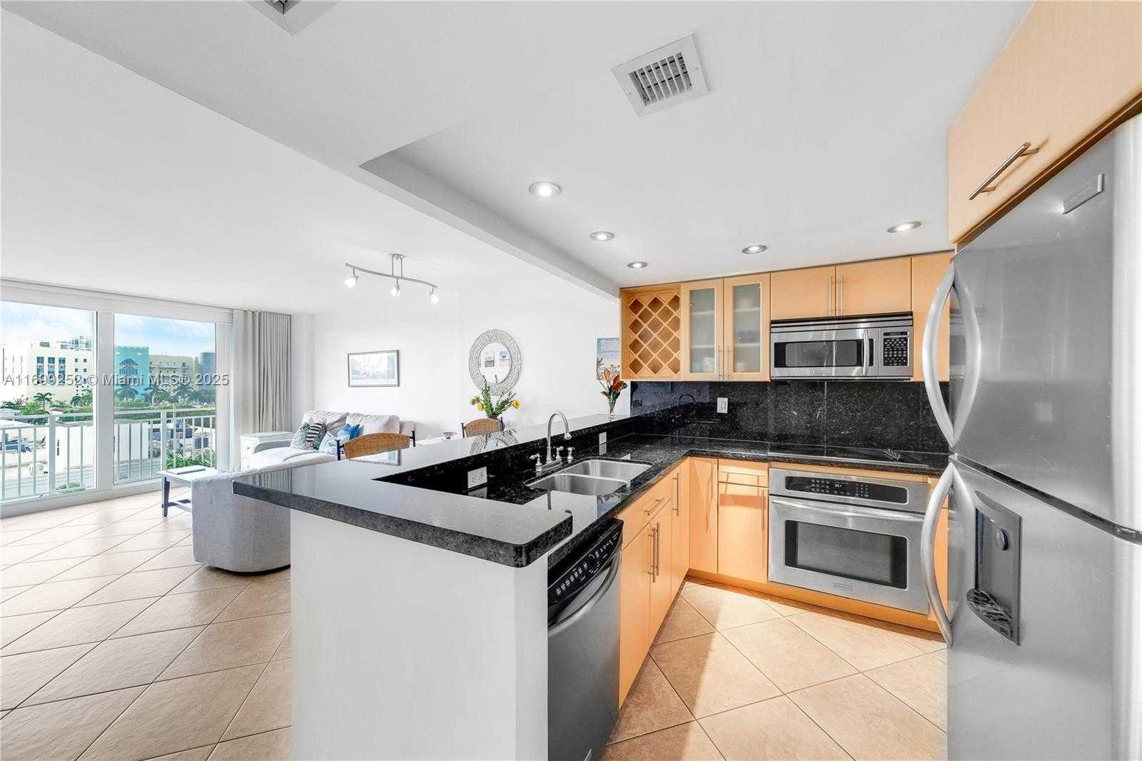 Small Image of 345 OCEAN DR #703, Miami Beach Number 9