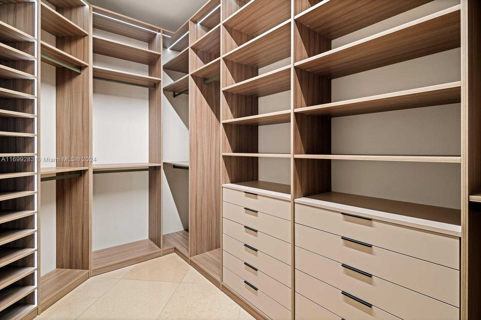 Small Image of 13621 DEERING BAY DR #503, Coral Gables Number 15