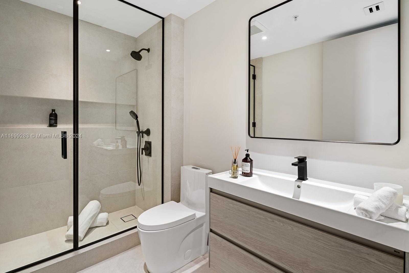 Small Image of 13621 DEERING BAY DR #503, Coral Gables Number 17