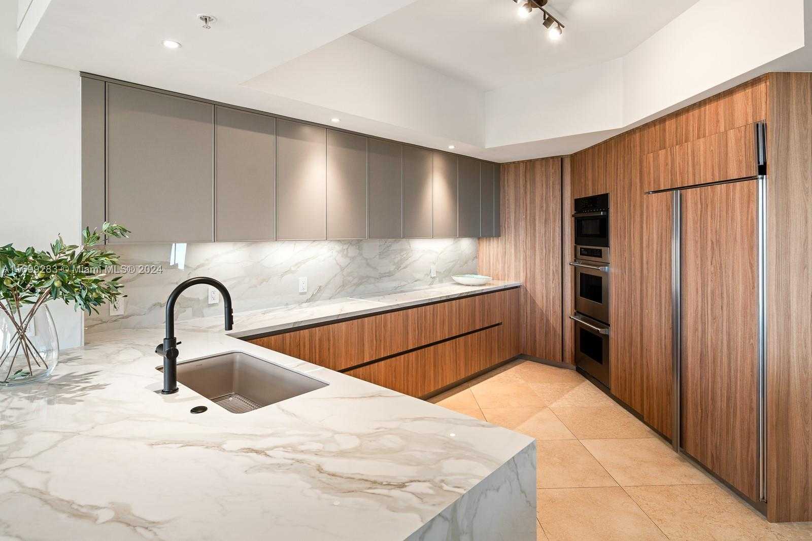 Small Image of 13621 DEERING BAY DR #503, Coral Gables Number 9