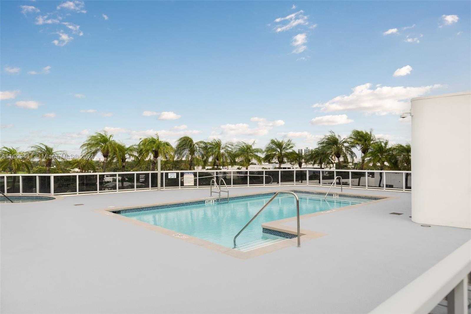 Small Image of 2001 MERIDIAN AVE #510, Miami Beach Number 17