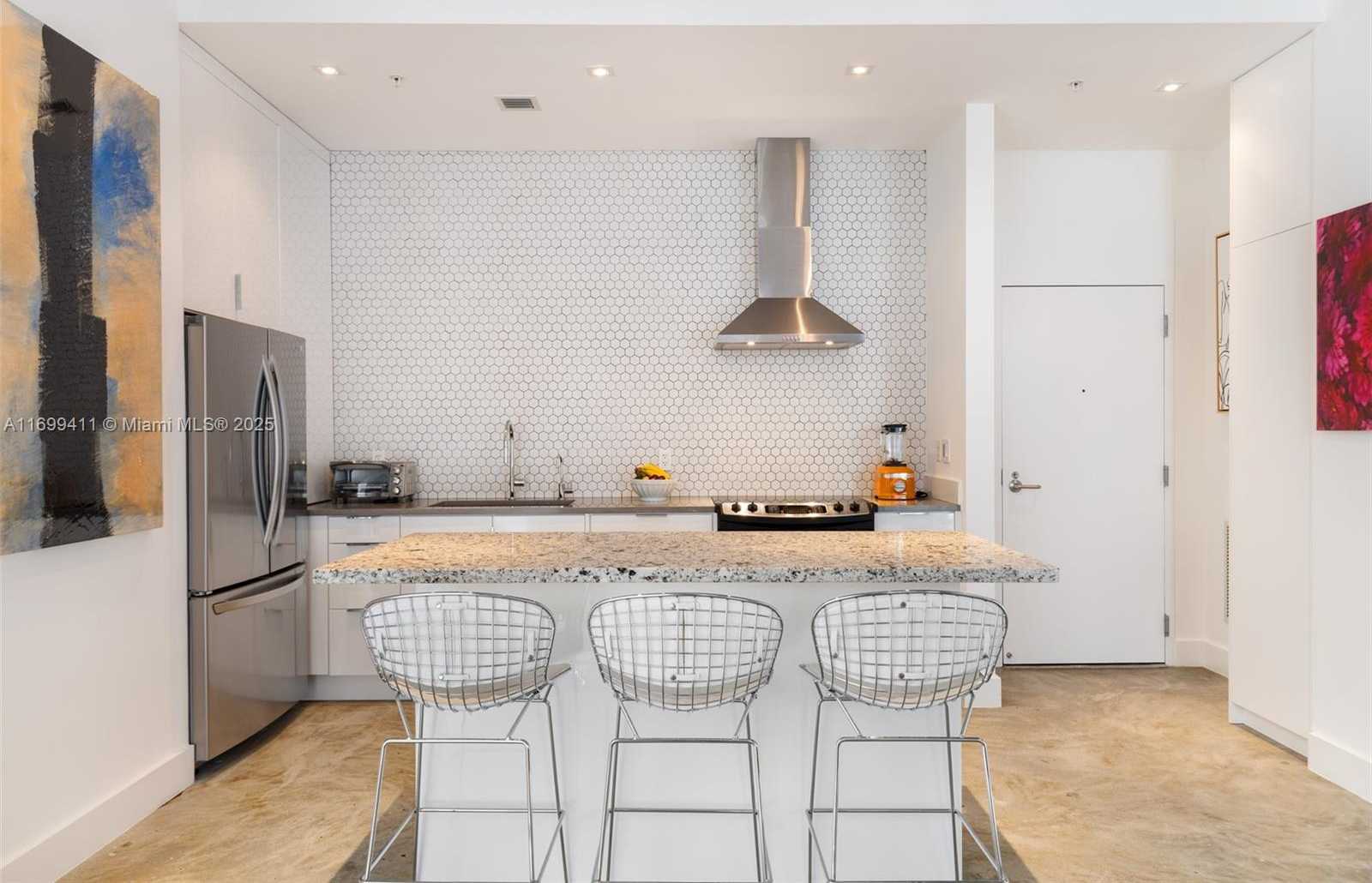 Small Image of 2001 MERIDIAN AVE #510, Miami Beach Number 3