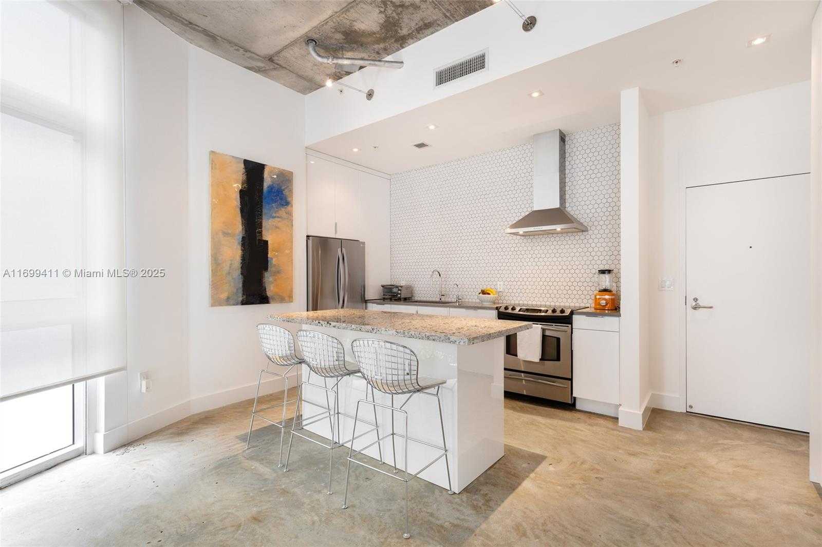Small Image of 2001 MERIDIAN AVE #510, Miami Beach Number 4