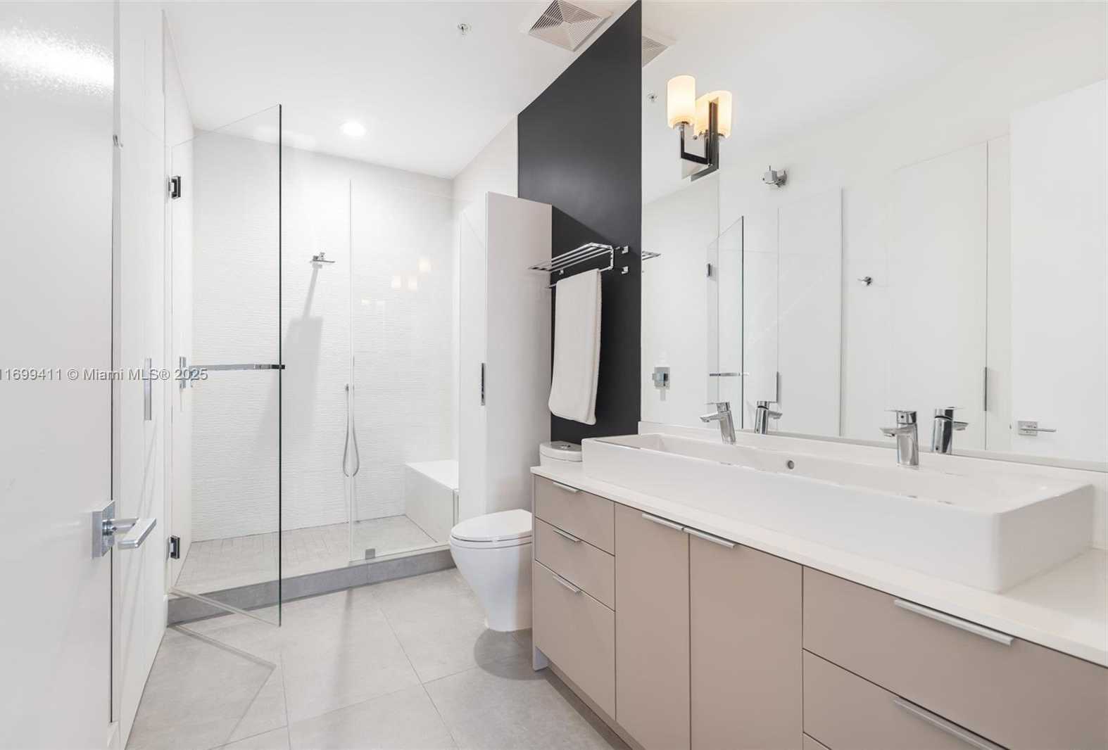 Small Image of 2001 MERIDIAN AVE #510, Miami Beach Number 7