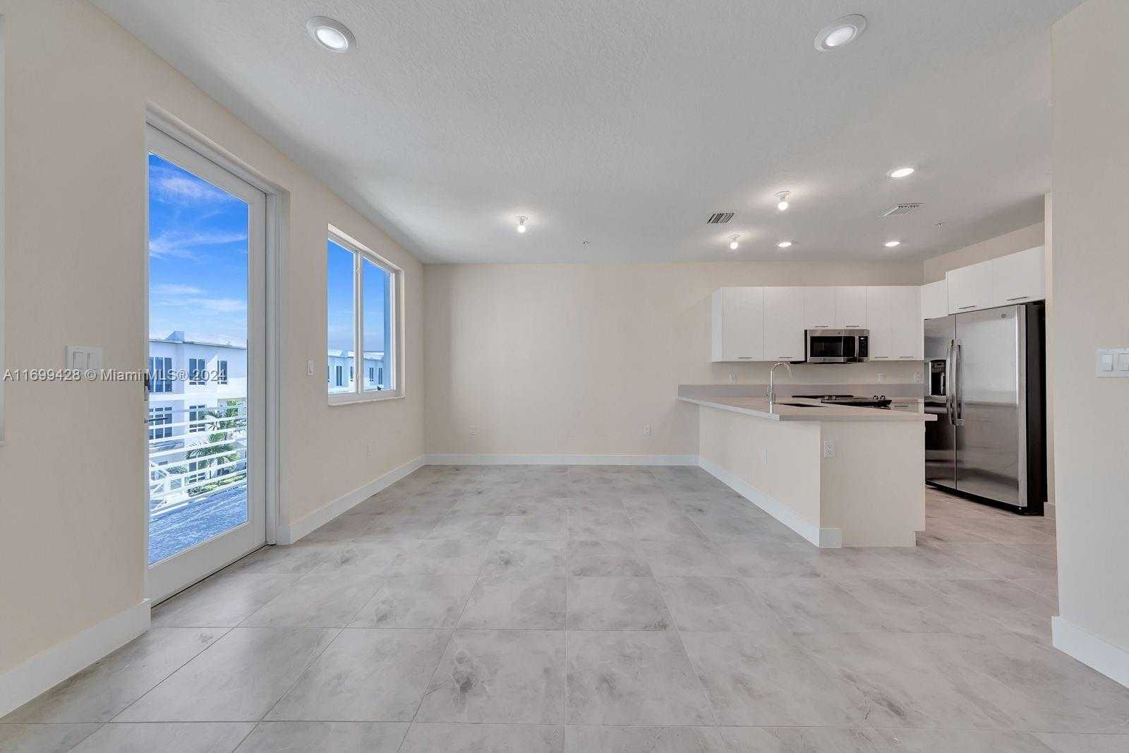 Small Image of 6420 NORTH WEST 102ND PATH #303, Doral Number 5