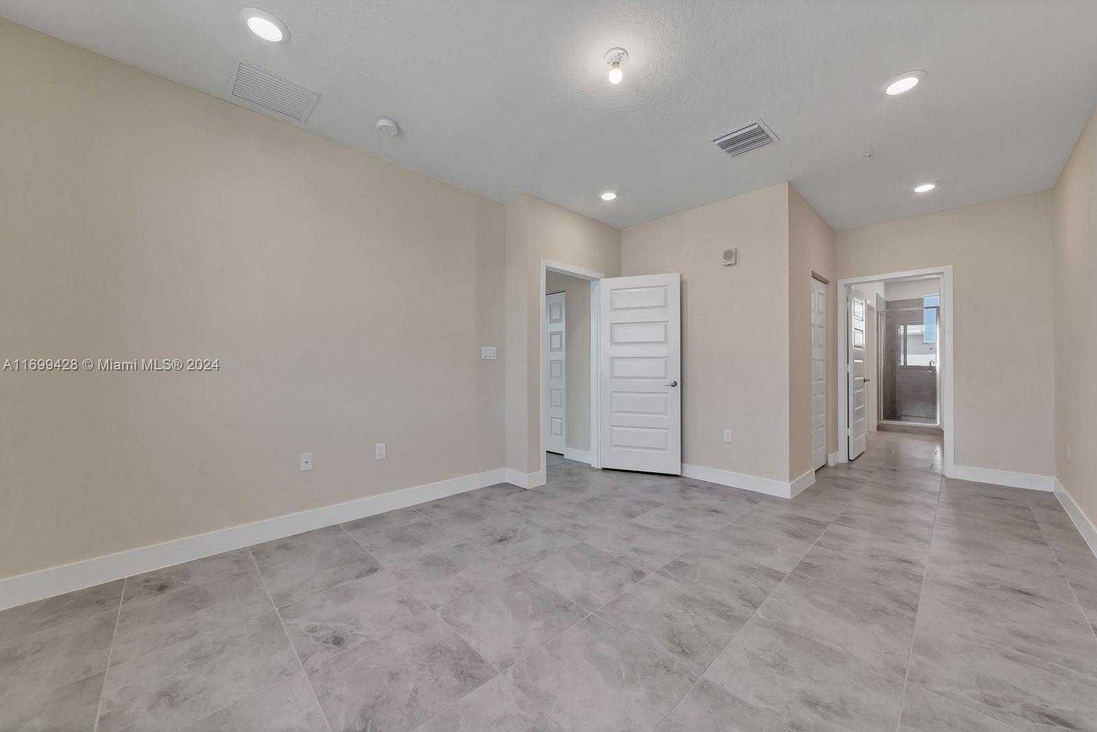 Small Image of 6420 NORTH WEST 102ND PATH #303, Doral Number 7