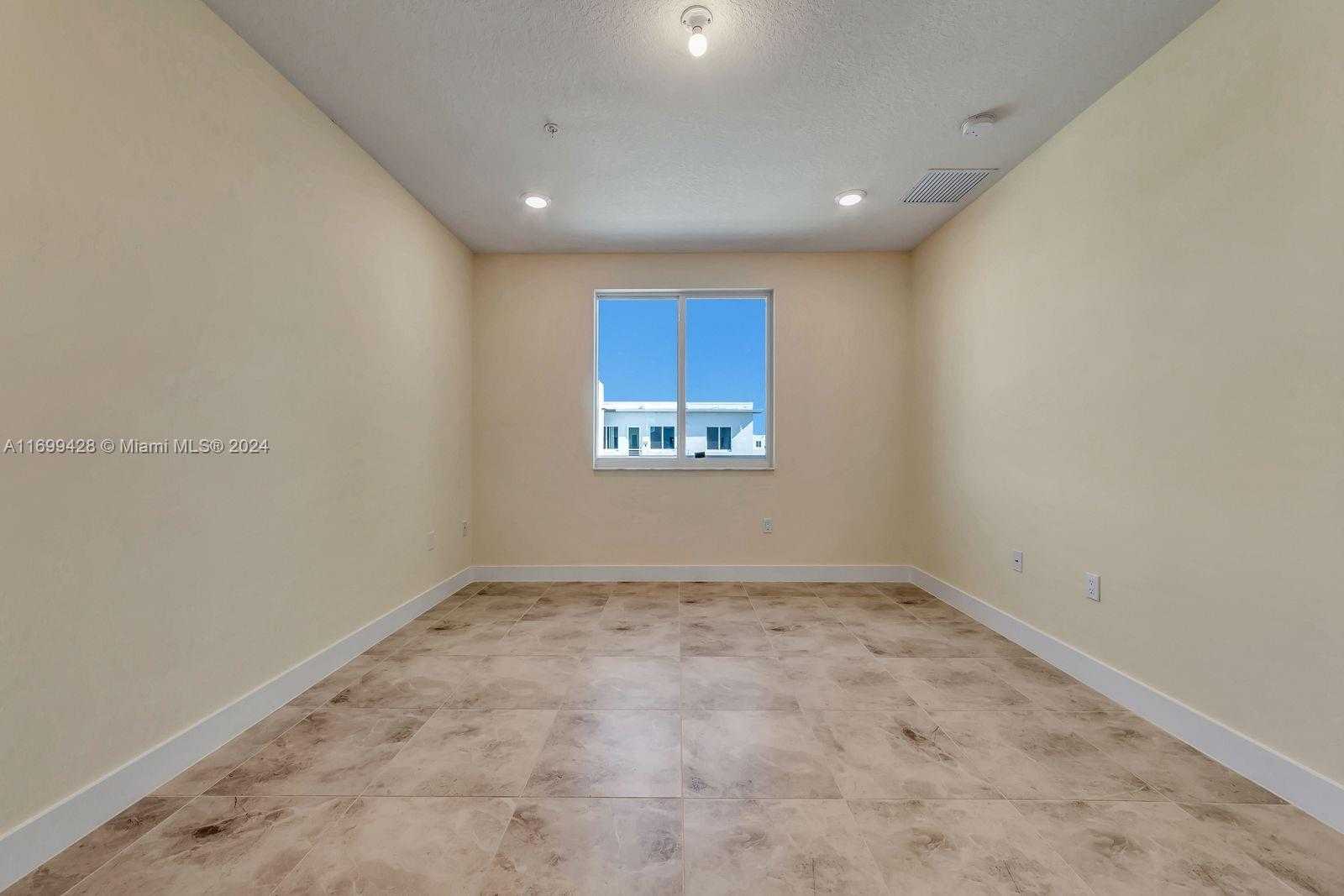 Small Image of 6420 NORTH WEST 102ND PATH #303, Doral Number 9