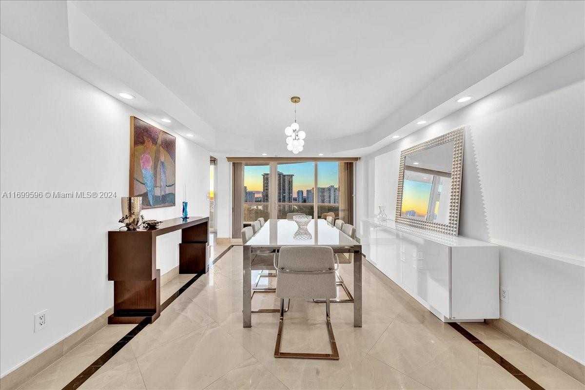 Small Image of 7000 ISLAND BLVD #1207, Aventura Number 14