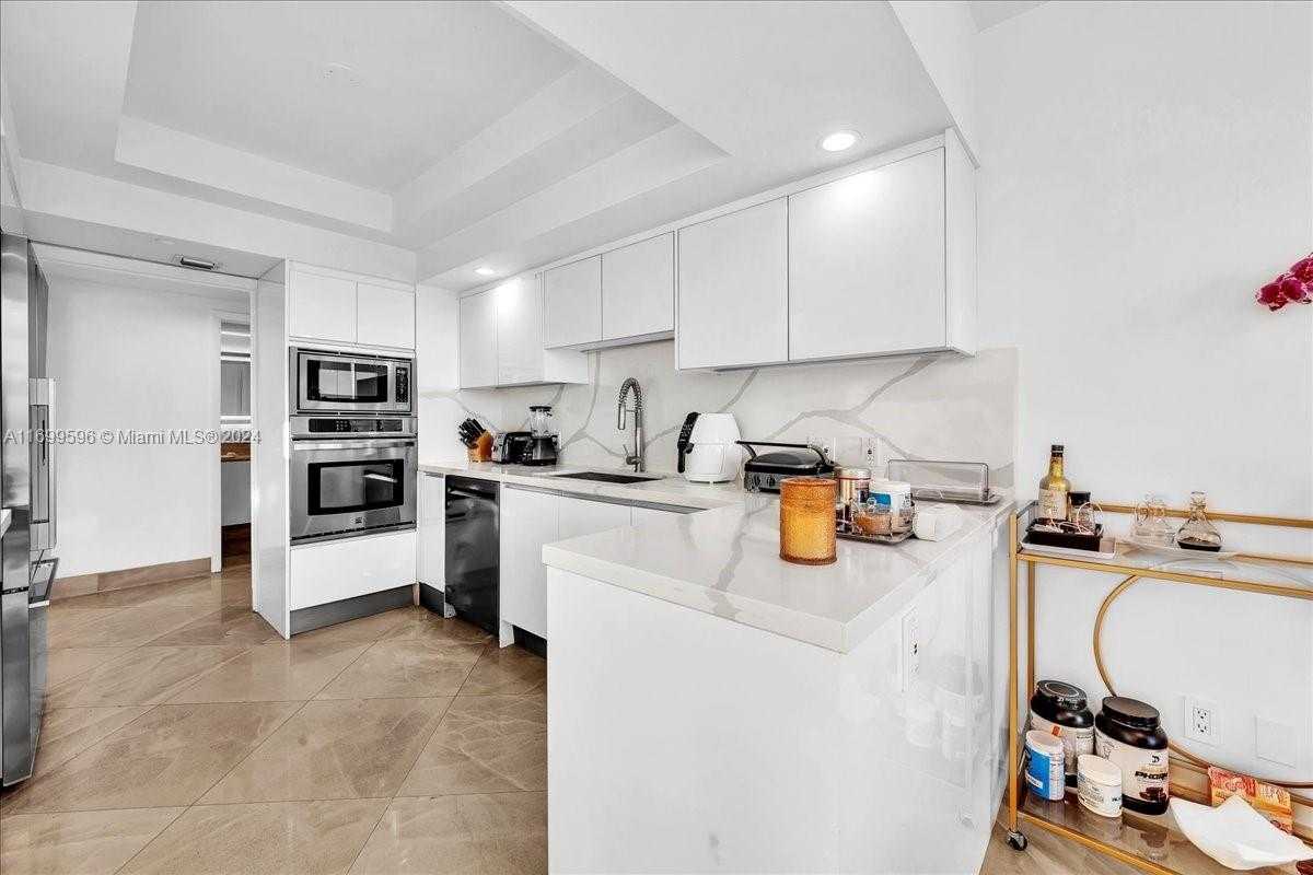 Small Image of 7000 ISLAND BLVD #1207, Aventura Number 17
