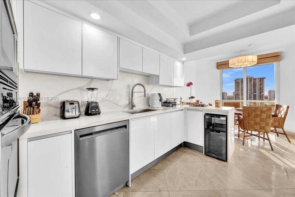 Small Image of 7000 ISLAND BLVD #1207, Aventura Number 21