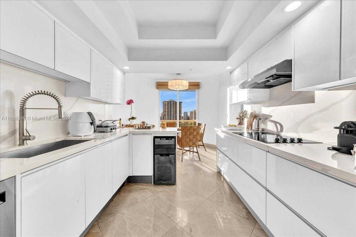 Small Image of 7000 ISLAND BLVD #1207, Aventura Number 22