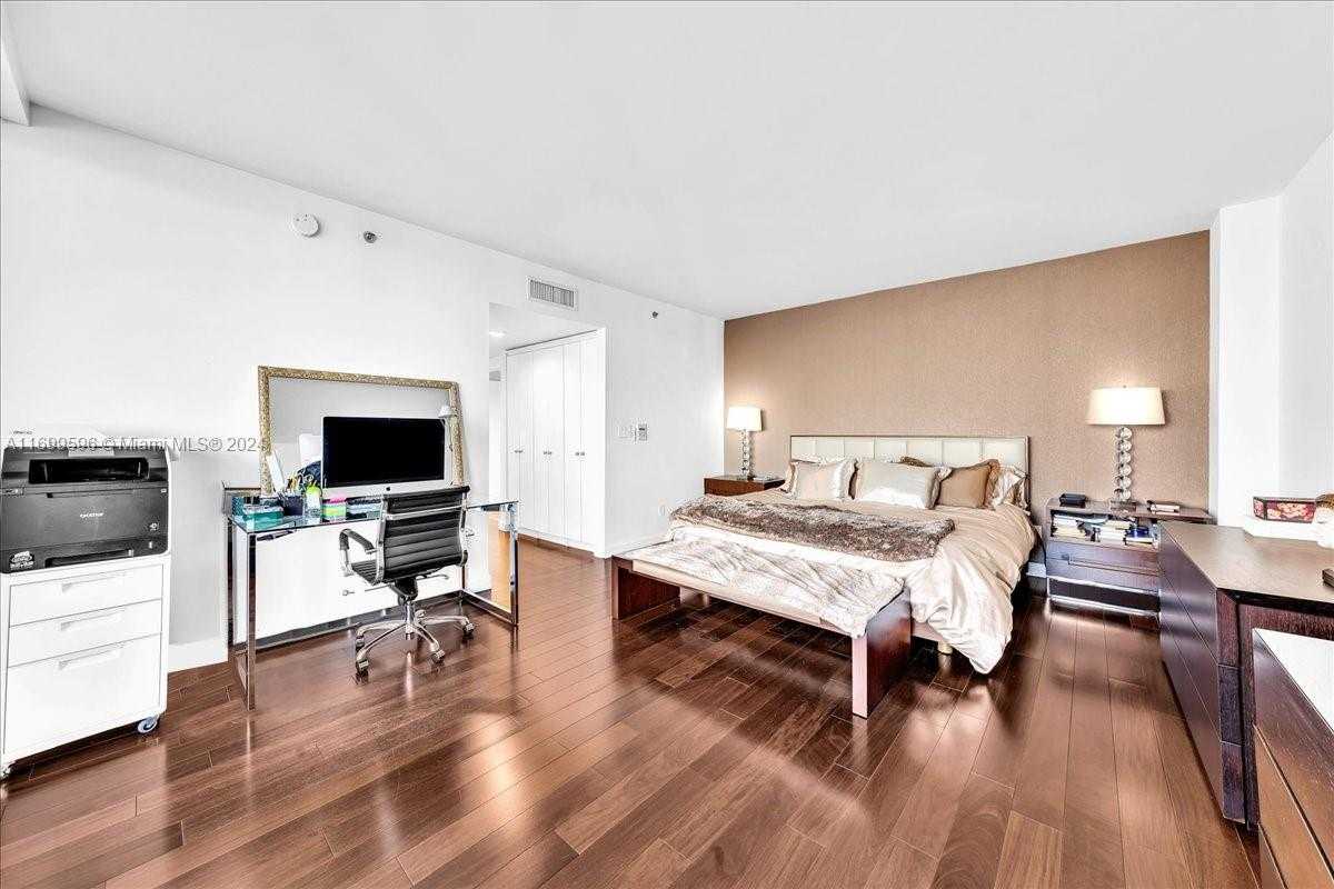 Small Image of 7000 ISLAND BLVD #1207, Aventura Number 27