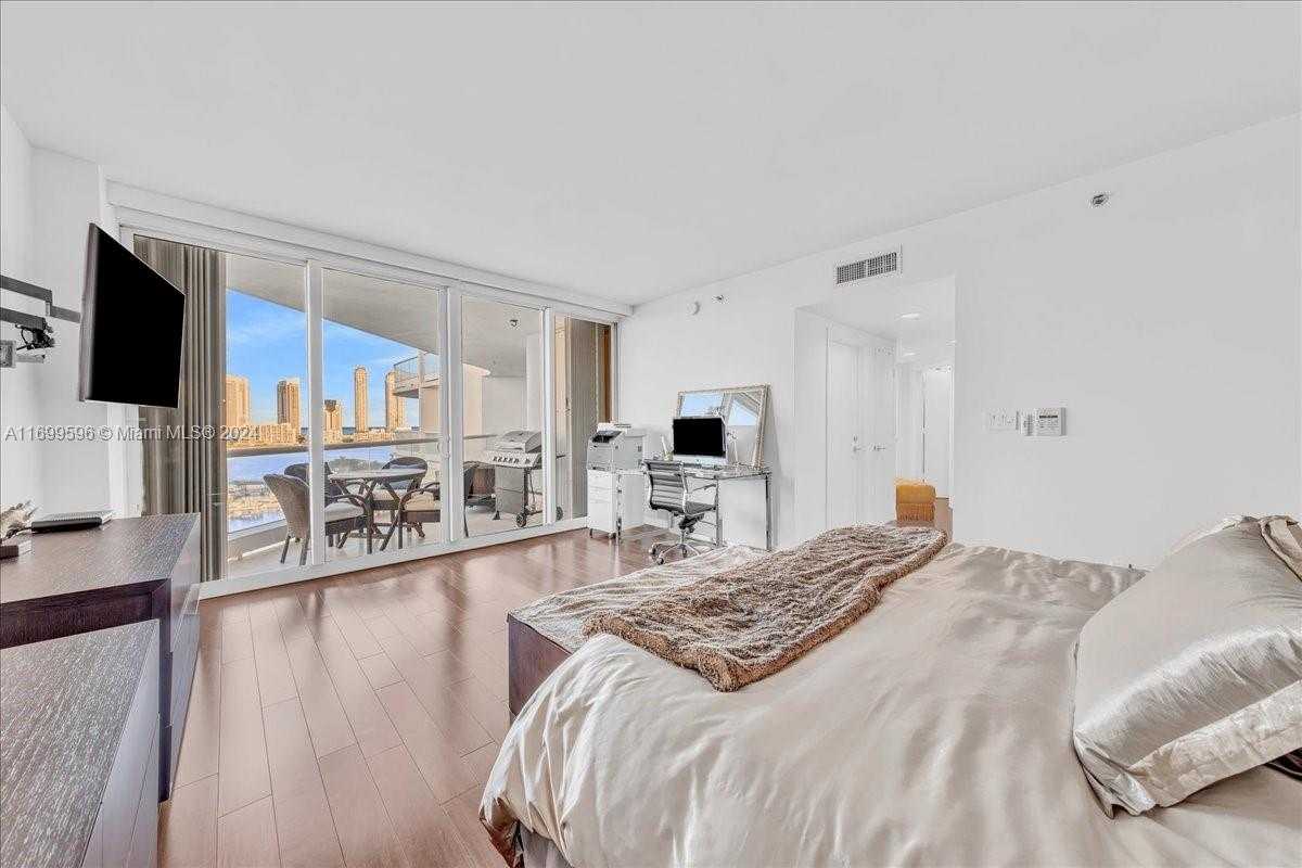 Small Image of 7000 ISLAND BLVD #1207, Aventura Number 29