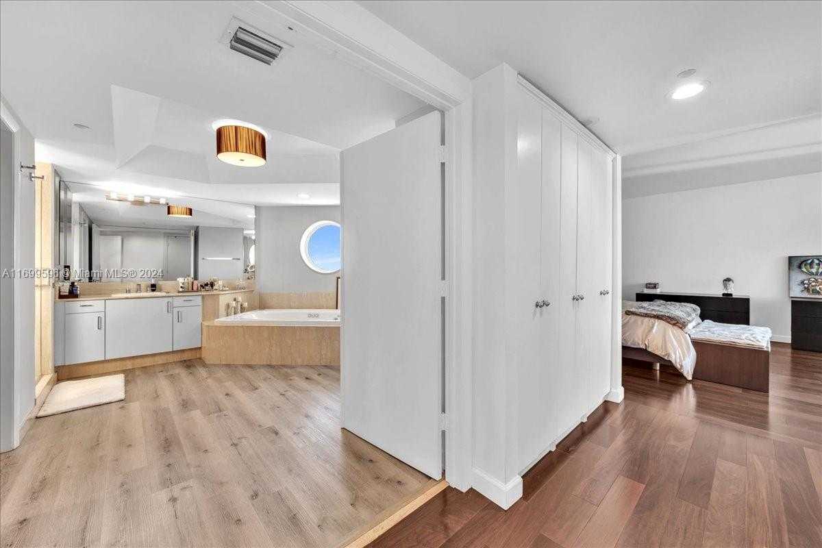 Small Image of 7000 ISLAND BLVD #1207, Aventura Number 30