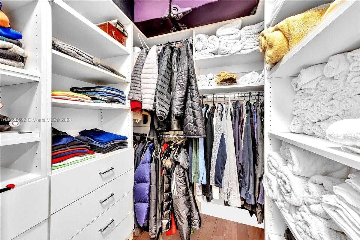 Small Image of 7000 ISLAND BLVD #1207, Aventura Number 35