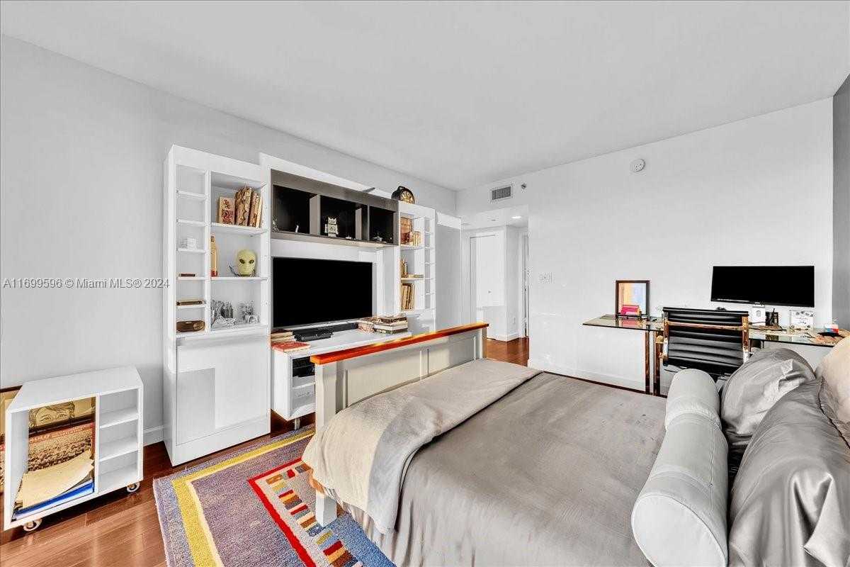 Small Image of 7000 ISLAND BLVD #1207, Aventura Number 43
