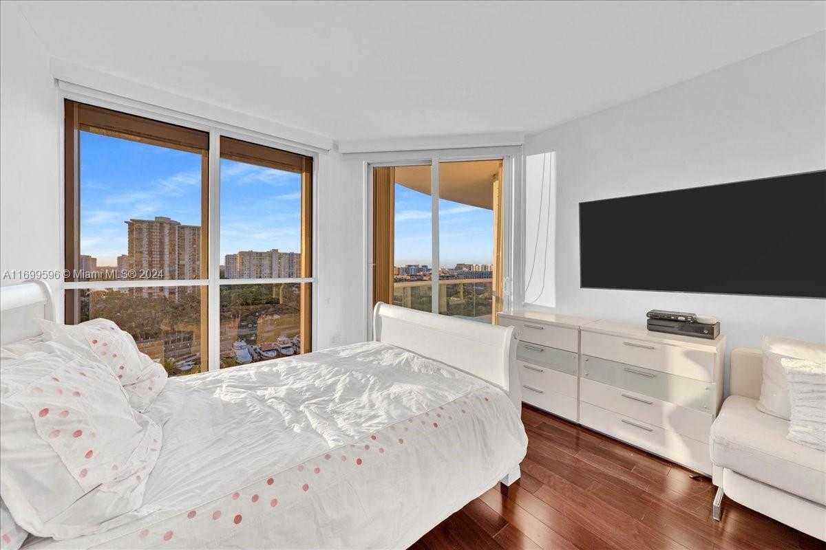 Small Image of 7000 ISLAND BLVD #1207, Aventura Number 49