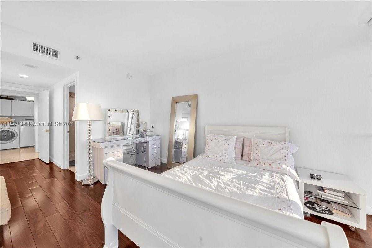 Small Image of 7000 ISLAND BLVD #1207, Aventura Number 50