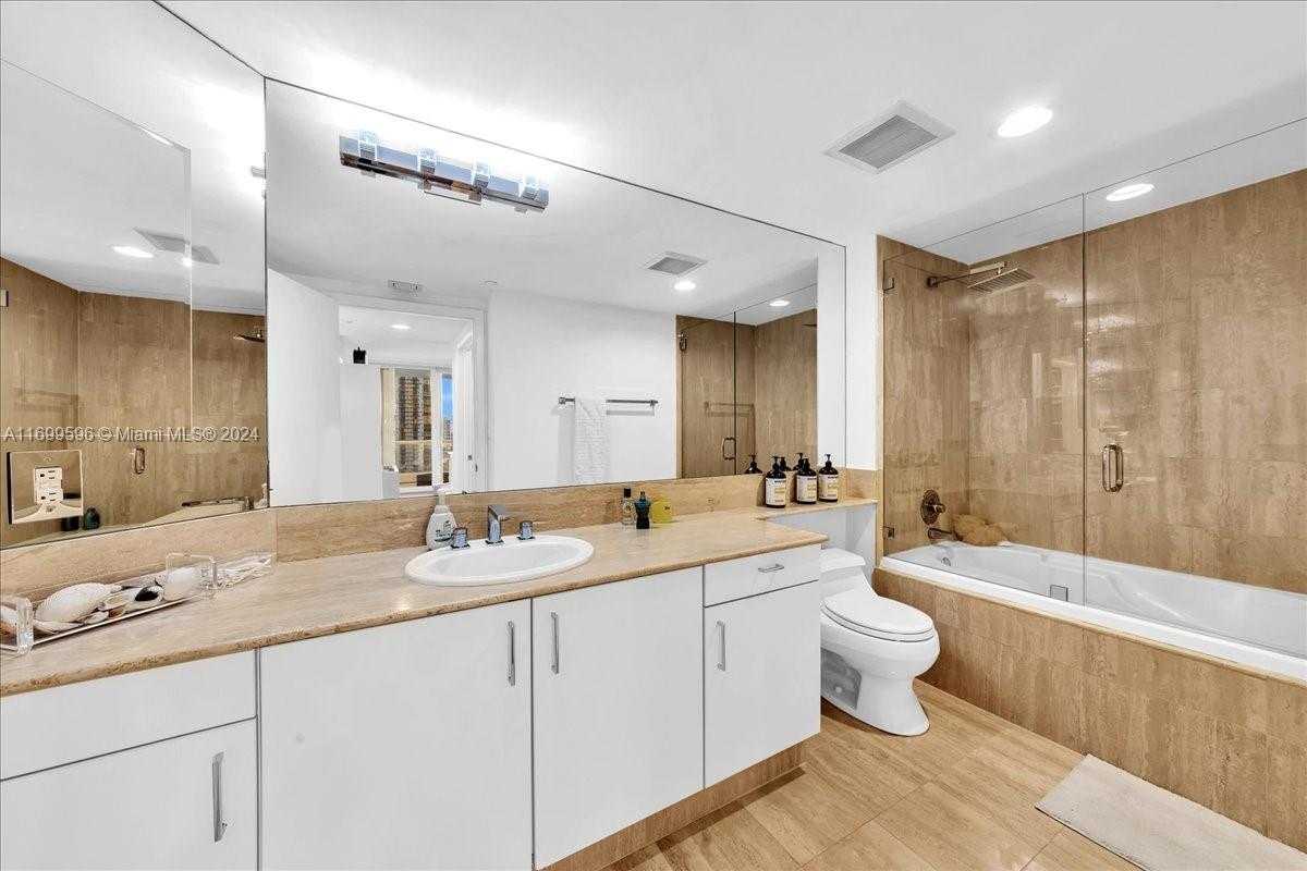 Small Image of 7000 ISLAND BLVD #1207, Aventura Number 51
