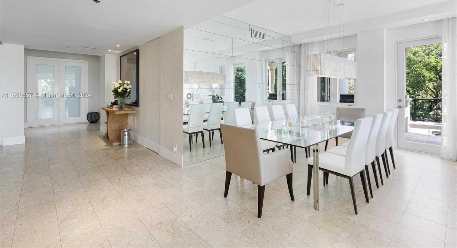 Small Image of 2021 FISHER ISLAND DR #2021, Miami Beach Number 11