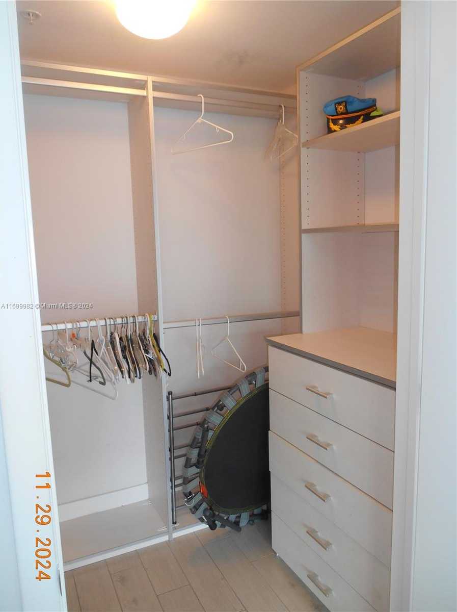 Small Image of 253 #3004, Miami Number 22