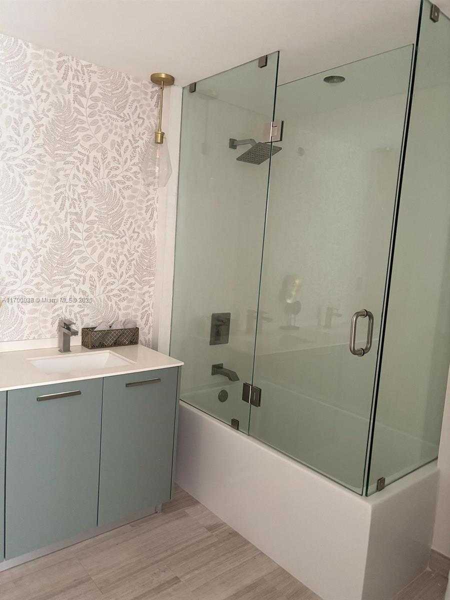 Small Image of 1300 BRICKELL BAY DR #604, Miami Number 10
