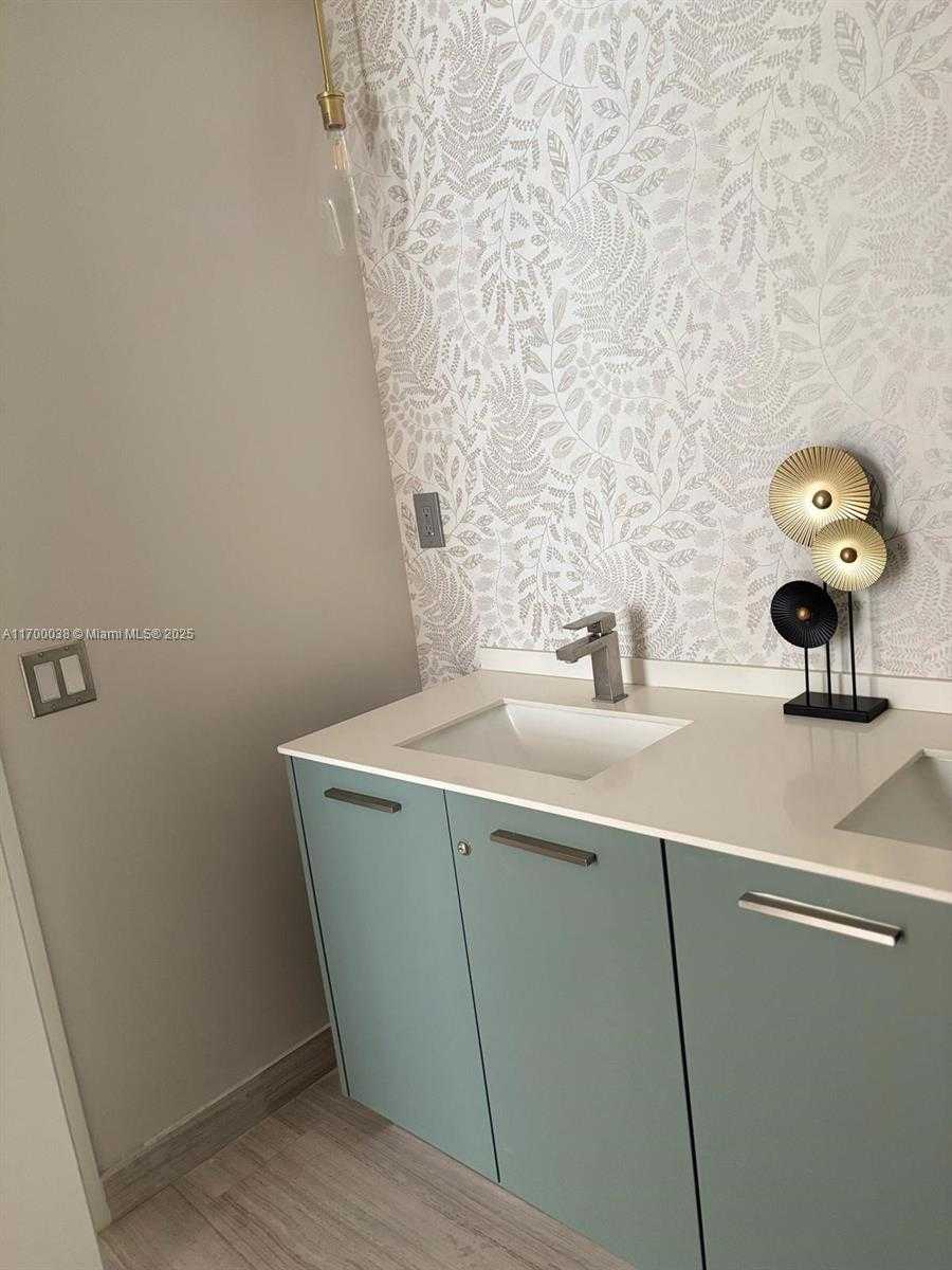 Small Image of 1300 BRICKELL BAY DR #604, Miami Number 11