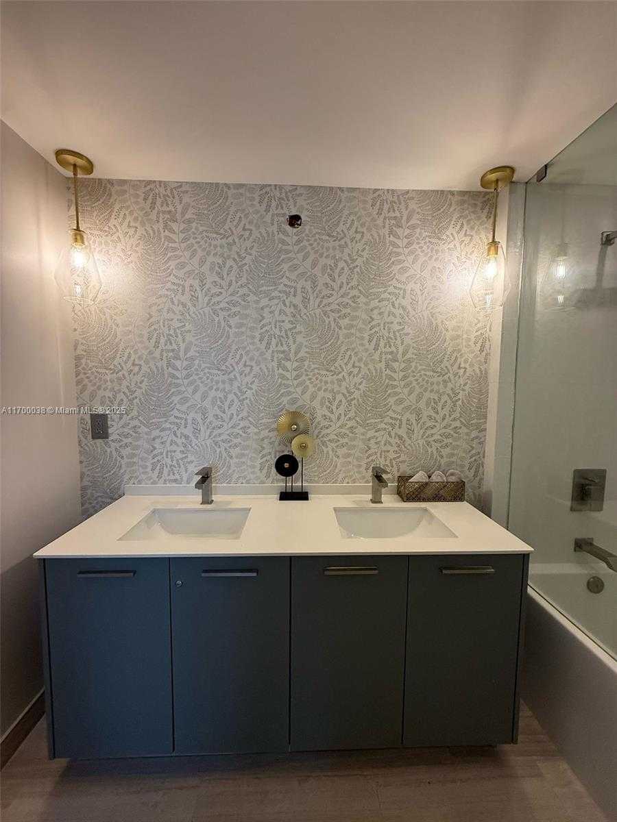 Small Image of 1300 BRICKELL BAY DR #604, Miami Number 12