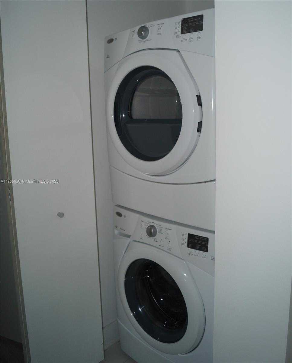 Small Image of 1300 BRICKELL BAY DR #604, Miami Number 16
