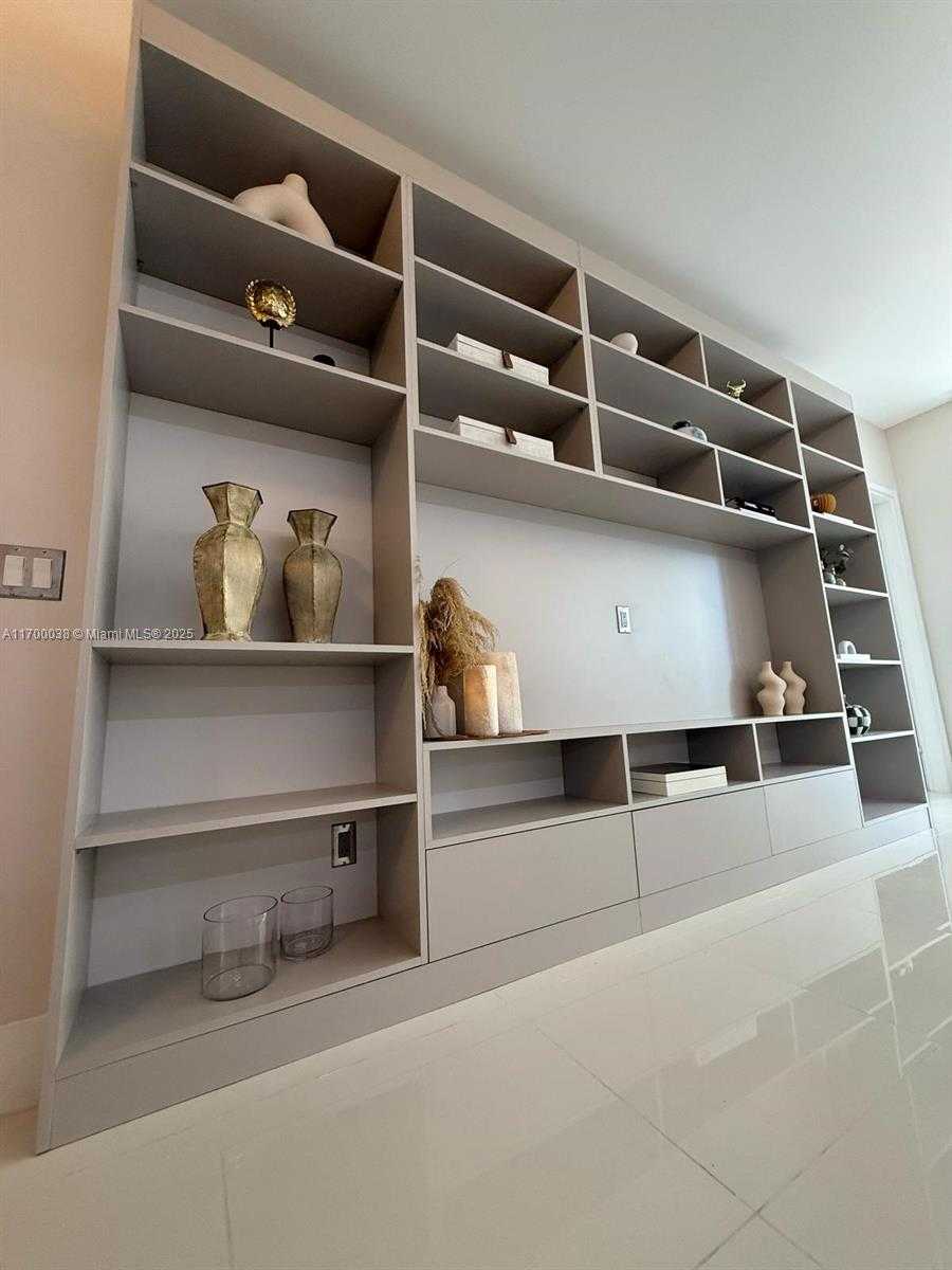 Small Image of 1300 BRICKELL BAY DR #604, Miami Number 4