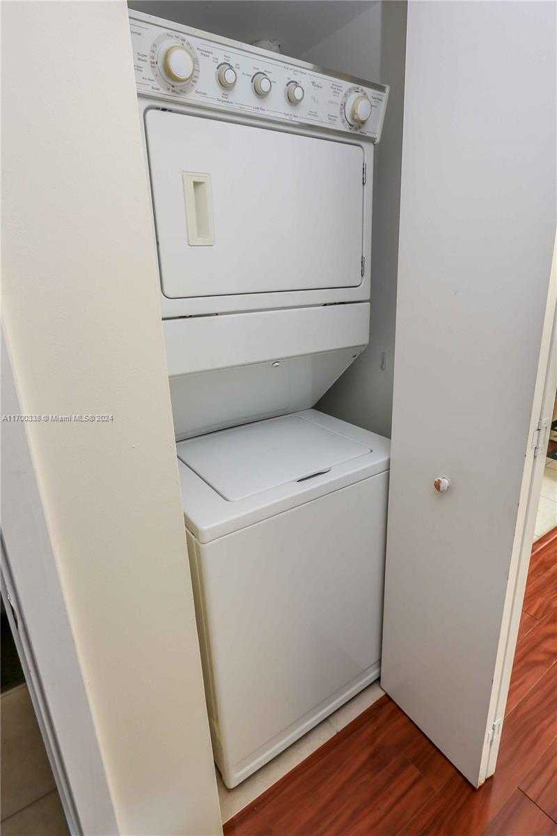 Small Image of 325 SOUTH BISCAYNE BLVD #3918, Miami Number 17