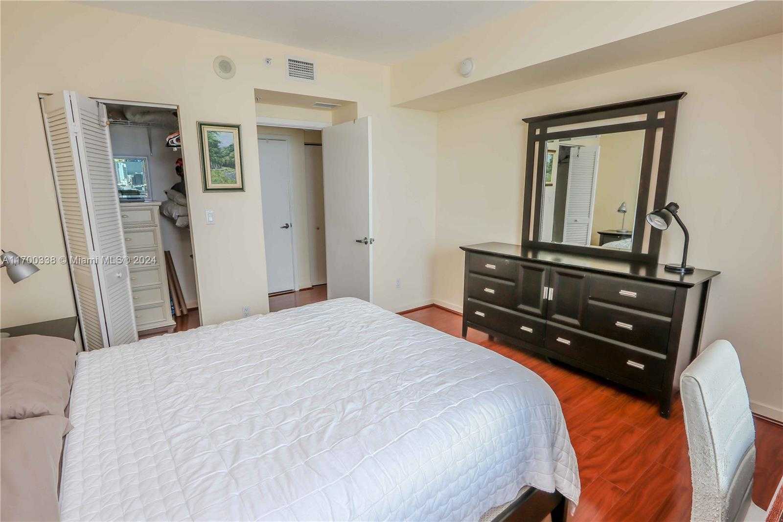 Small Image of 325 SOUTH BISCAYNE BLVD #3918, Miami Number 21