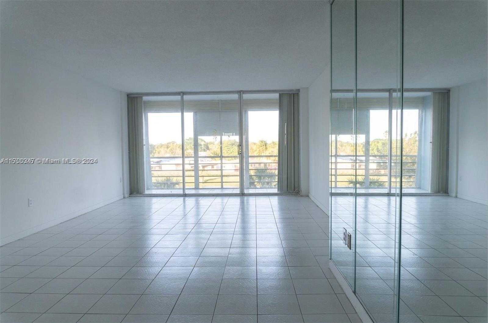 Small Image of 16850 SOUTH GLADES DR #3C, North Miami Beach Number 5