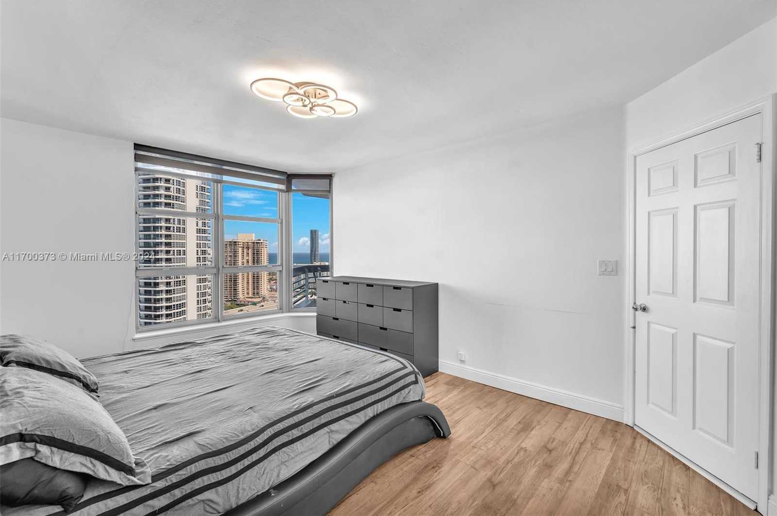 Small Image of 3530 MYSTIC POINTE DR #2907, Aventura Number 15