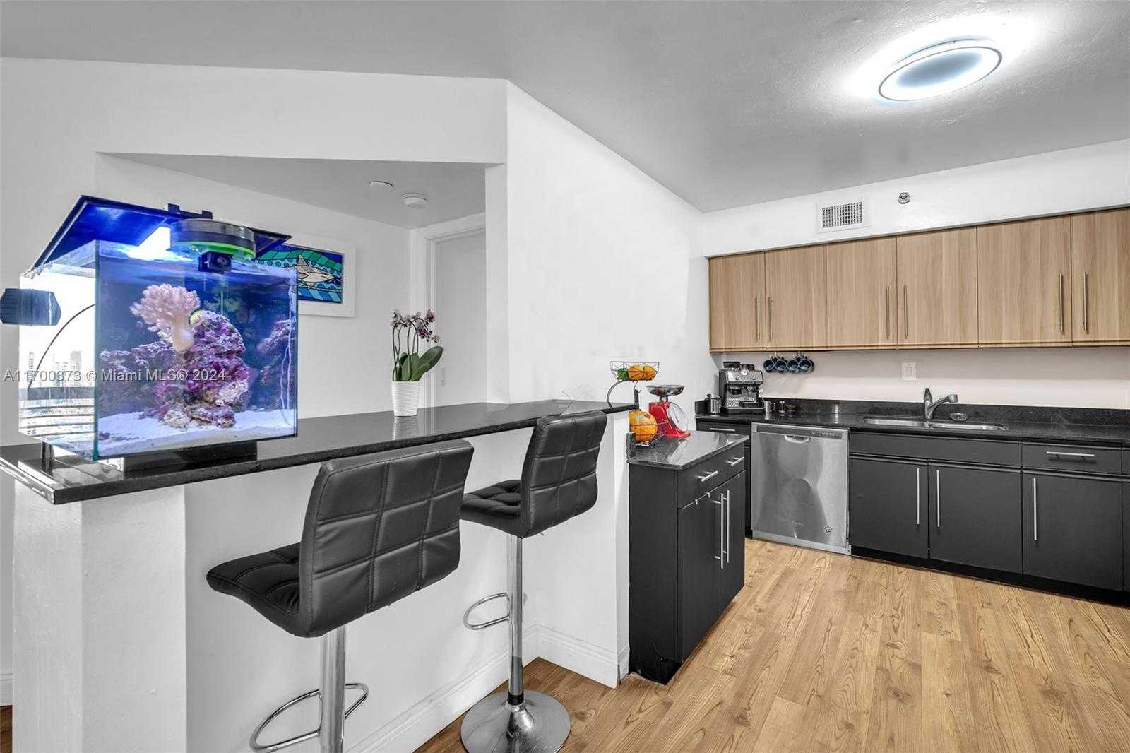 Small Image of 3530 MYSTIC POINTE DR #2907, Aventura Number 4
