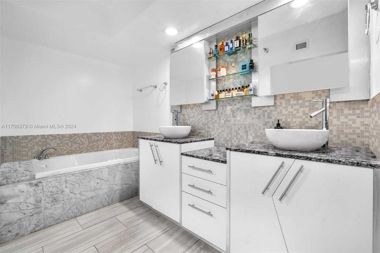 Small Image of 3530 MYSTIC POINTE DR #2907, Aventura Number 5