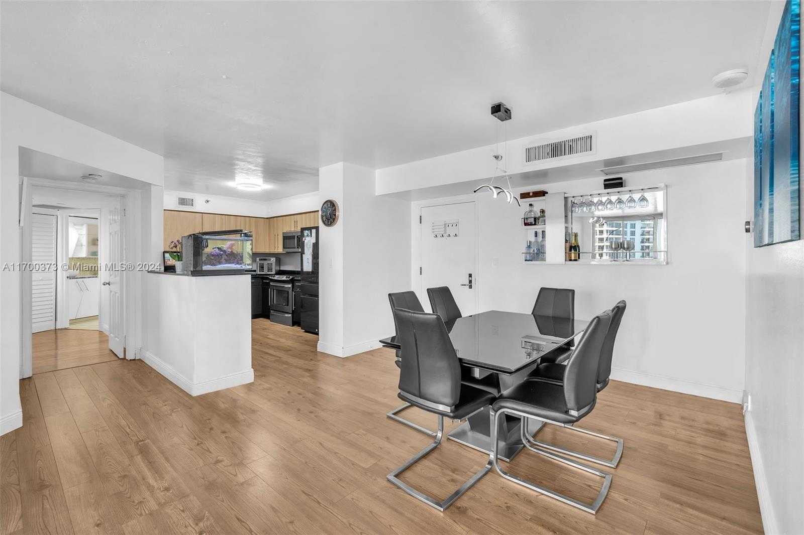 Small Image of 3530 MYSTIC POINTE DR #2907, Aventura Number 6