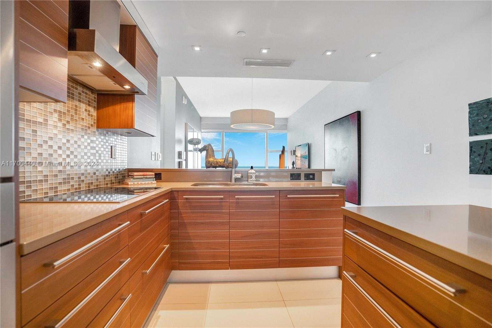 Small Image of 6801 COLLINS AVE #PH04, Miami Beach Number 10
