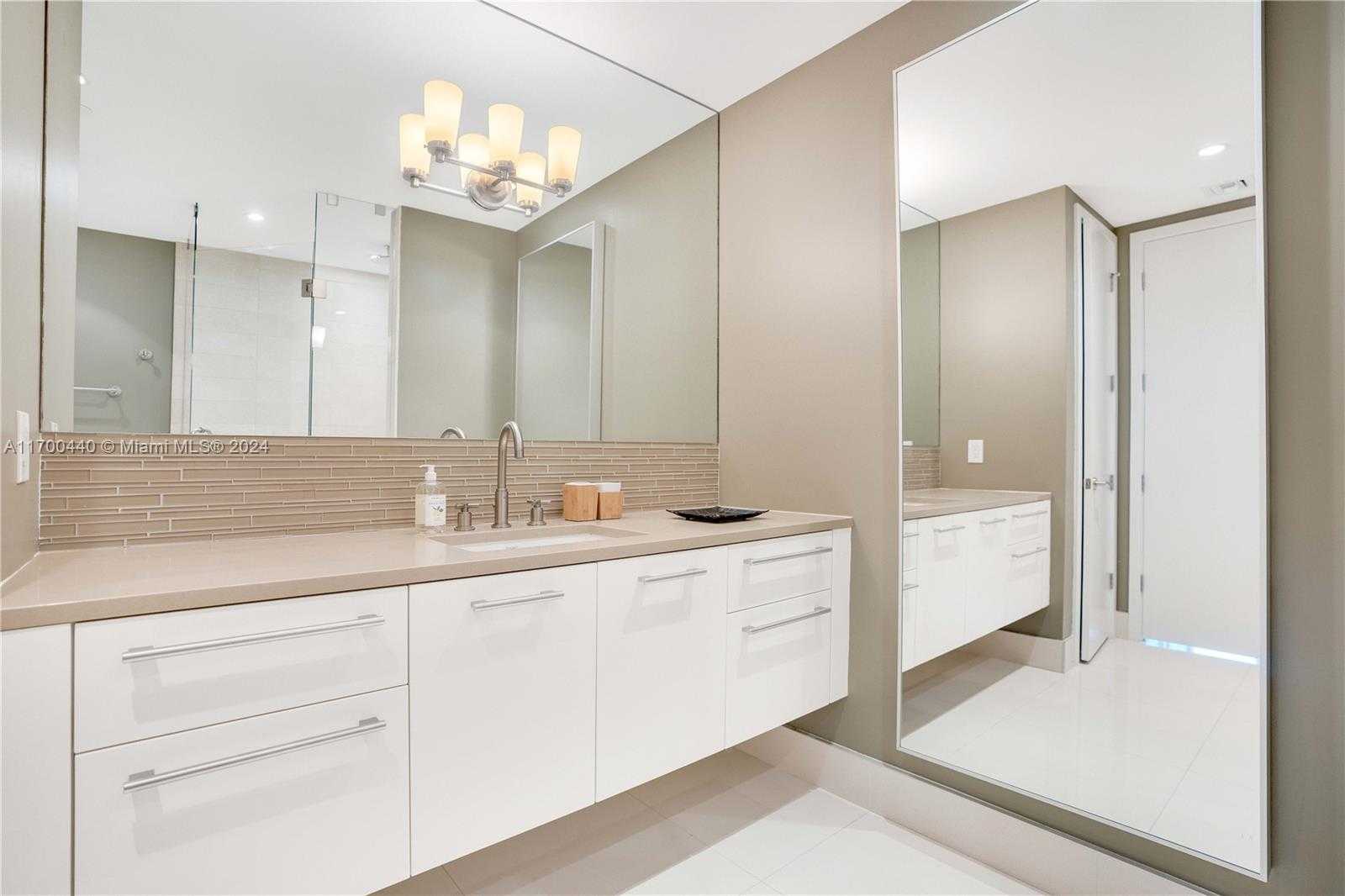 Small Image of 6801 COLLINS AVE #PH04, Miami Beach Number 17