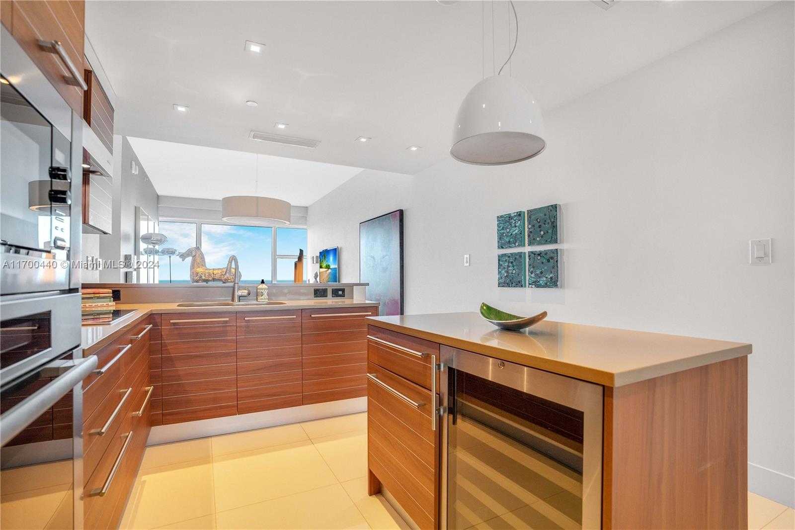 Small Image of 6801 COLLINS AVE #PH04, Miami Beach Number 9