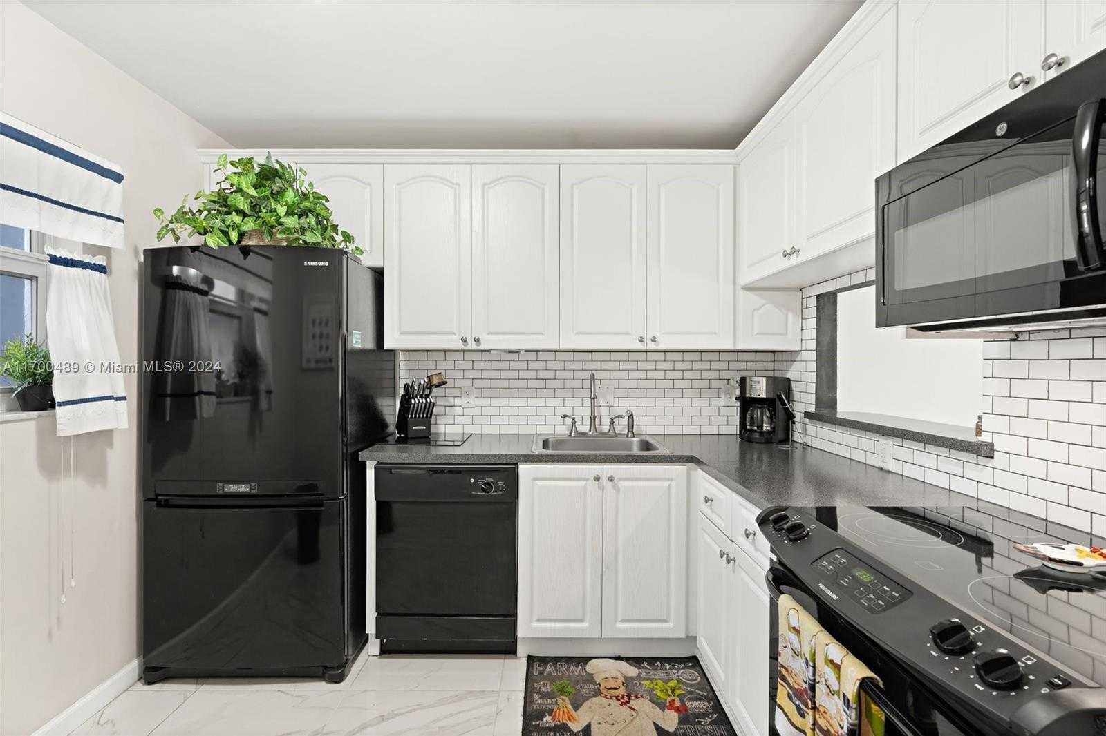 Small Image of 3130 HOLIDAY SPRINGS BLVD #308, Margate Number 5